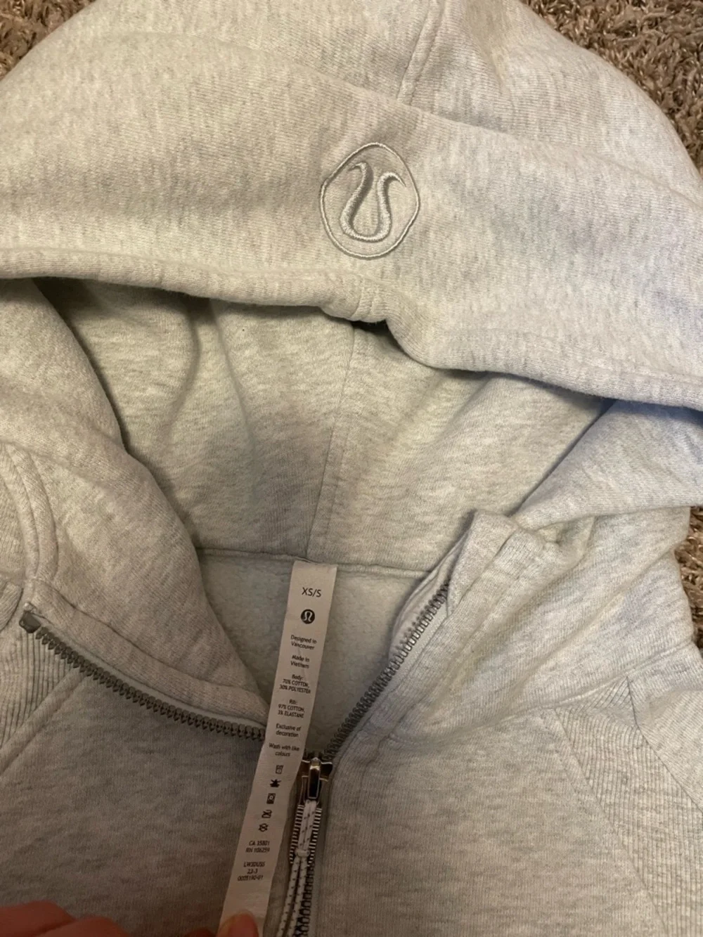 Lululemon Cropped Light Gray Hooded Pullover Scuba Sweater Size XS - Picture 4 of 4